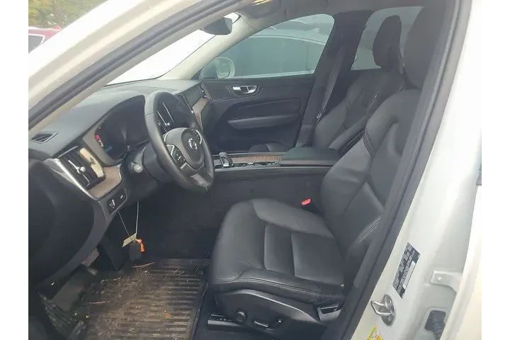 $19628 : Volvo XC60 2022 AWD B5 Momen image 5