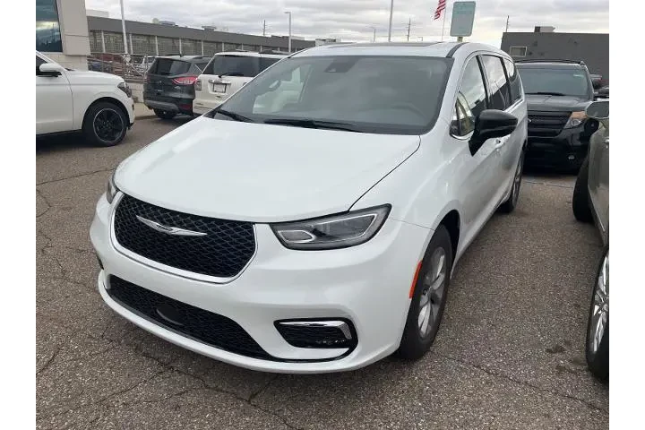 $39995 : Chrysler Pacifica 2026 Limit image 3