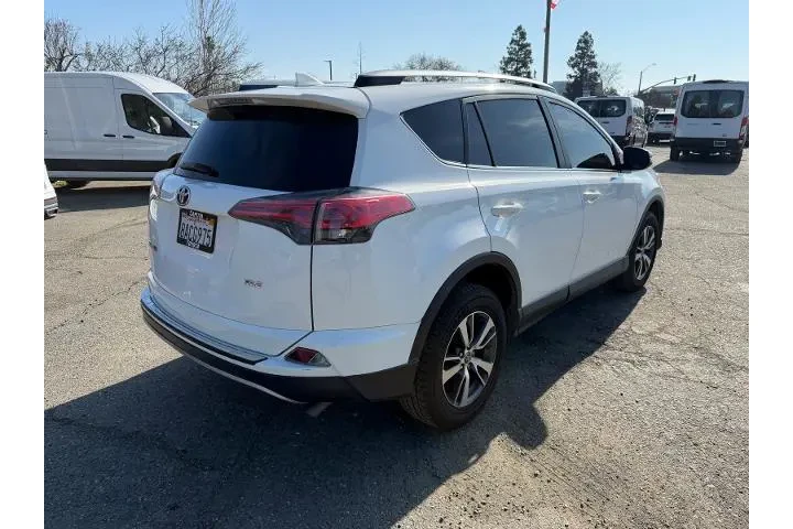 $14000 : Toyota RAV4 2017 XLE 4dr SUV image 5
