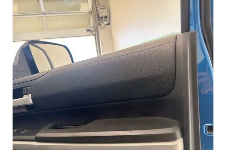 $29977 : Toyota Tundra 2018 4x2 SR5 4 image 10