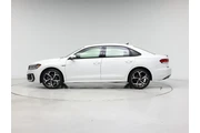 $23998 : Volkswagen Passat 2022 R-Lin thumbnail