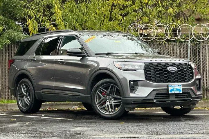 $39447 : Ford Explorer 2025 AWD ST-Li image 2
