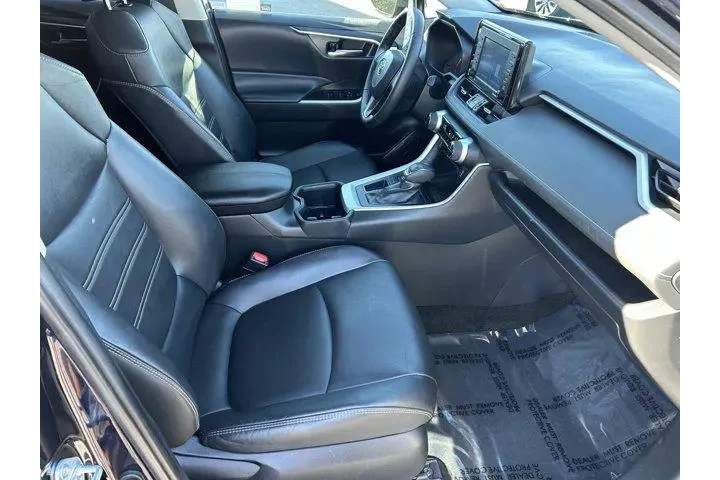 $28999 : Toyota RAV4 2022 XLE Premium image 9