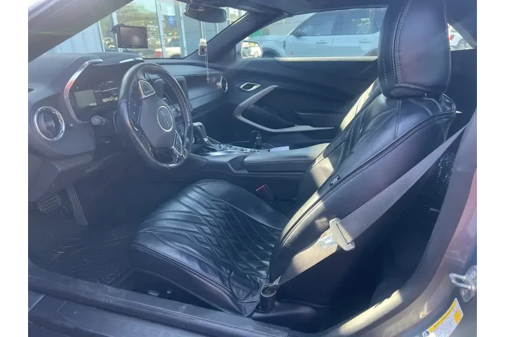 $18993 : Chevrolet Camaro 2020 LT 2dr image 5