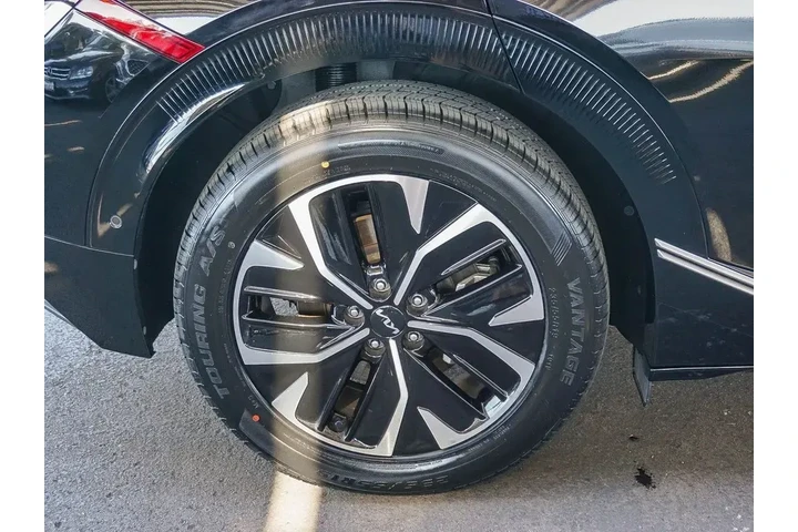 $24492 : Kia EV6 2022 AWD Wind 4dr Cr image 10