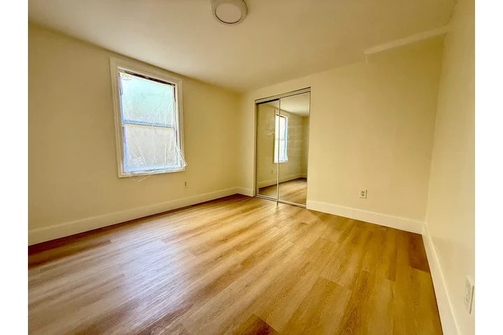 $2800 : 433 W Century Blvd. LA, CA image 6