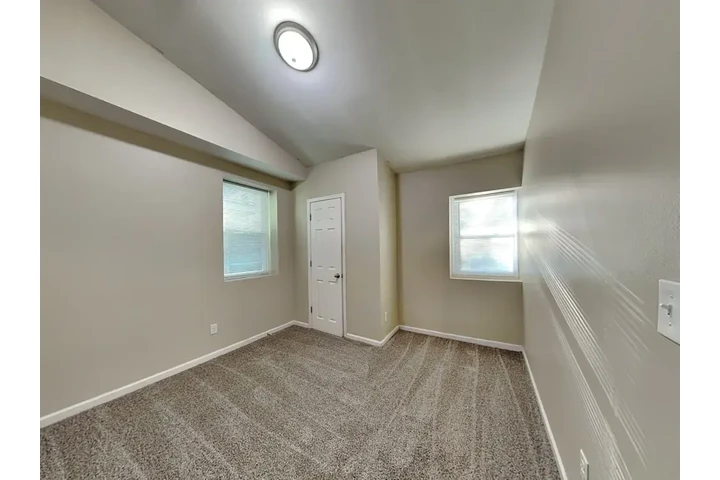 $1380 : Available Apartments All In On image 8