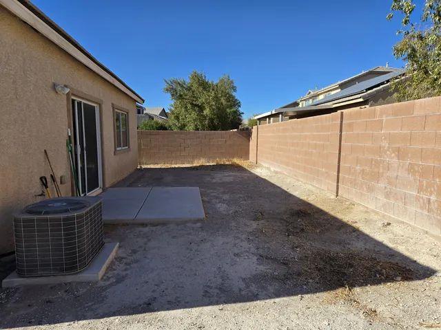 $1400 : Available In North Las Vegas image 8