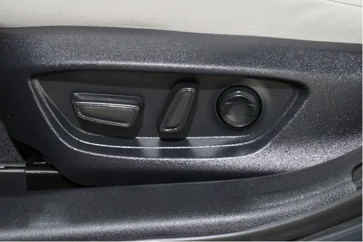 $39989 : Toyota Camry 2025 AWD XLE 4d image 4