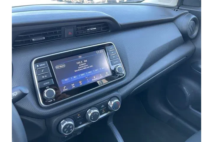 $19881 : Nissan Kicks Play 2025 S 4dr image 9