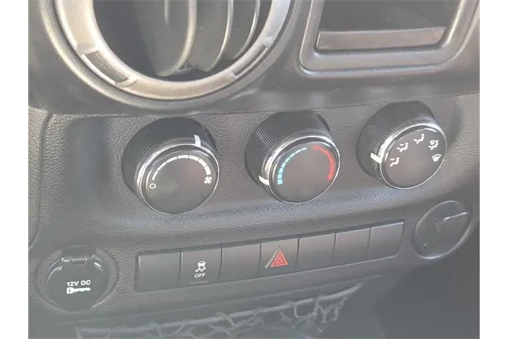 $12022 : Jeep Wrangler 2013 4x4 Sport image 4