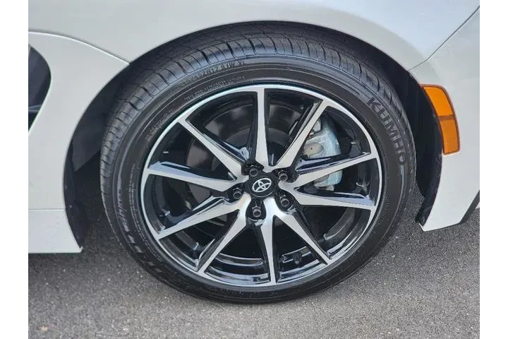 $32999 : Toyota GR86 2025 2dr Coupe 6 image 9