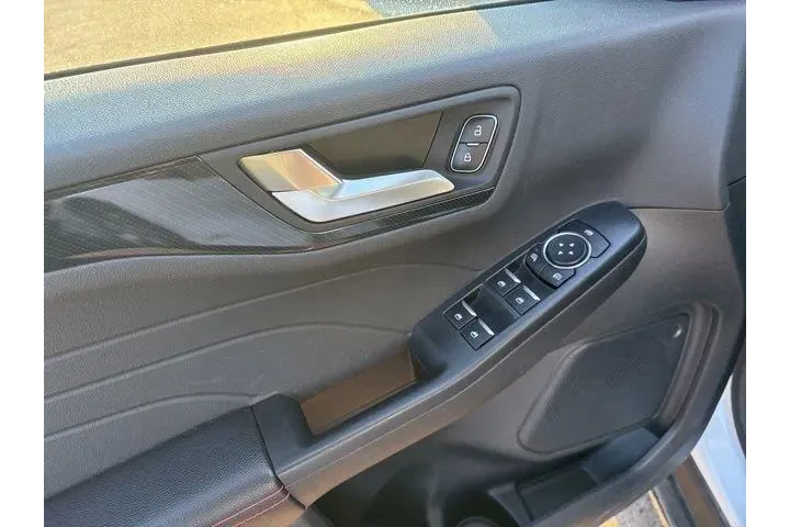 $21000 : Ford Escape 2023 AWD ST-Line image 9