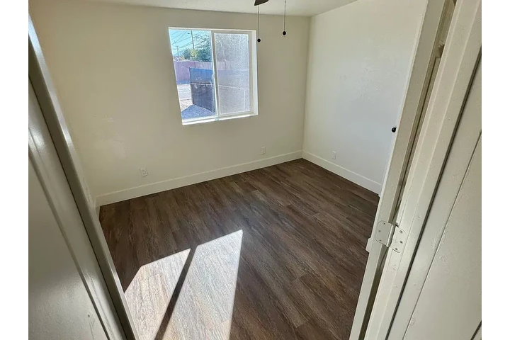 $2400 : House for rent in Phoenix AZ image 8