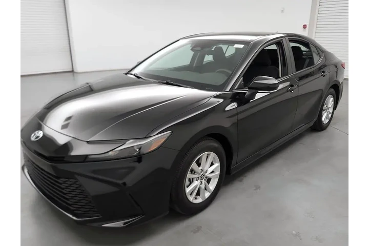 $28998 : Toyota Camry 2025 LE 4dr Sed image 3