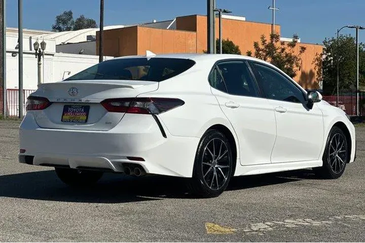 $23405 : Toyota Camry 2024 SE 4dr Sed image 4
