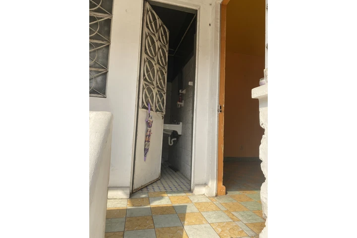 $4500 : Habitación con cocina y baño image 1