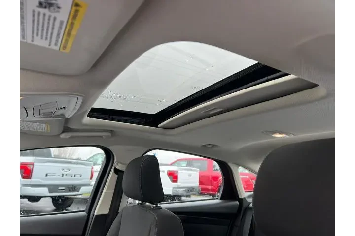 $13995 : Ford Focus 2018 SEL 4dr Seda image 8