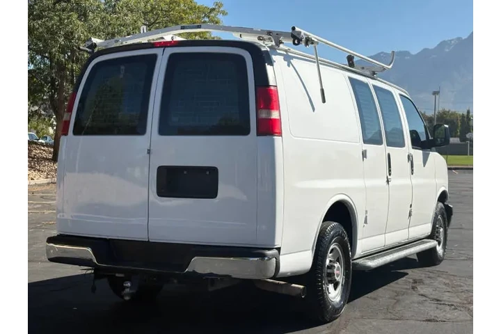 $10900 : 2015 GMC Savana 2500 image 5