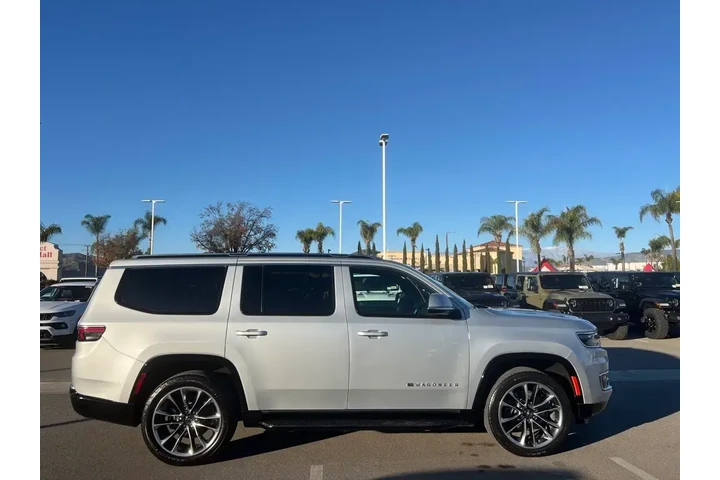 $38998 : Jeep Wagoneer 2022 4x2 Serie image 9
