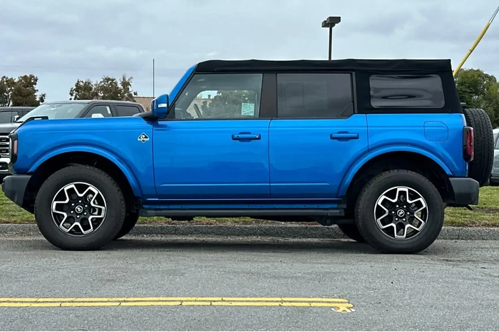 Ford Bronco 2021 4x4 Outer B image 2