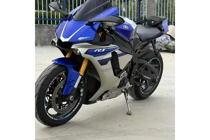 $1200 : Yamaha R1  1000cc  2016 model image 2