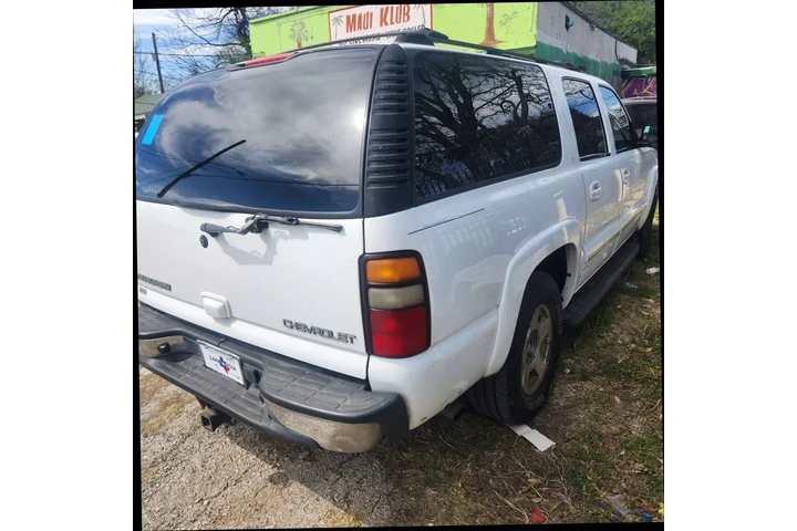 $3900 : 2004 CHEVROLET SUBURBAN 15002 image 4