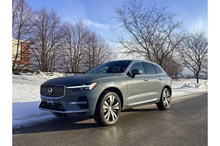 $35920 : Volvo XC60 Recharge 2023 eAW image 1