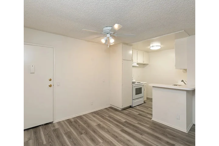 $1100 : Nuevo y acogedor Apt. image 2