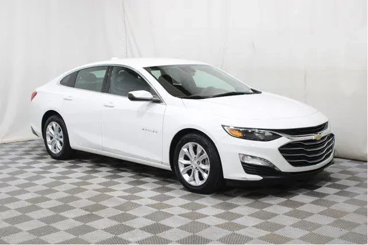$21988 : Chevrolet Malibu 2024 LT 4dr image 1