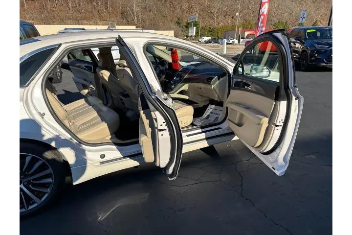 $12945 : Lincoln MKZ 2017 Premiere 4d image 8