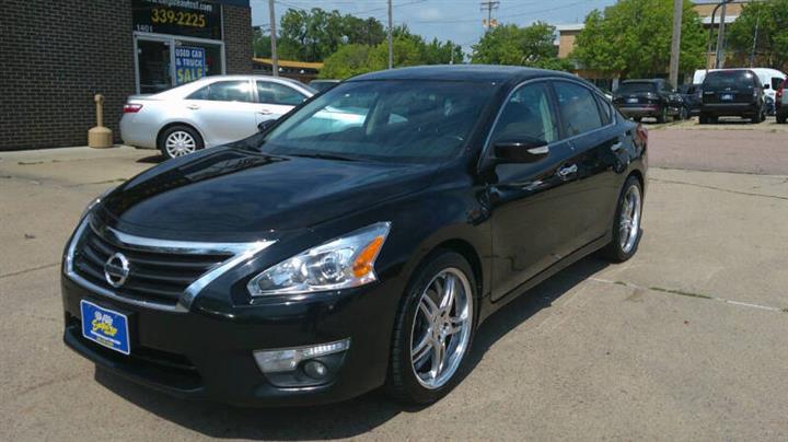 $11999 : 2013 Altima 3.5 SL image 3