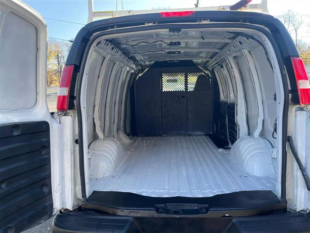 $17900 : 2017 CHEVROLET EXPRESS 2500 C image 8