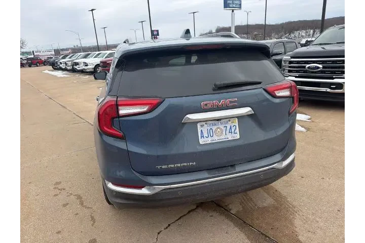 $23988 : GMC Terrain 2024 SLT 4dr SUV image 6