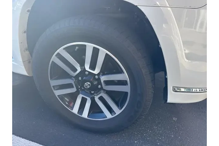 $28987 : Toyota 4Runner 2015 AWD Limi image 7