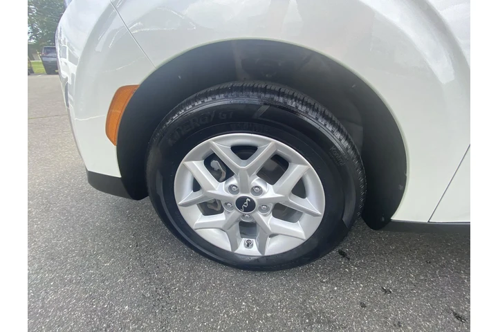 $19573 : Kia Soul 2023 LX 4dr Crossov image 10