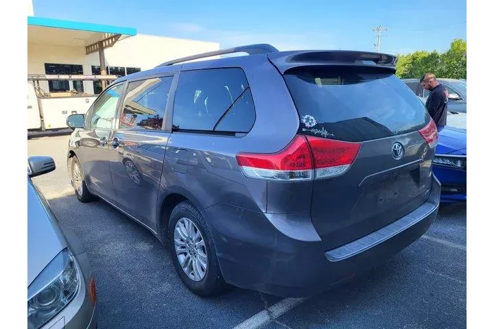 $9951 : Toyota Sienna 2012 XLE 7-Pas image 6