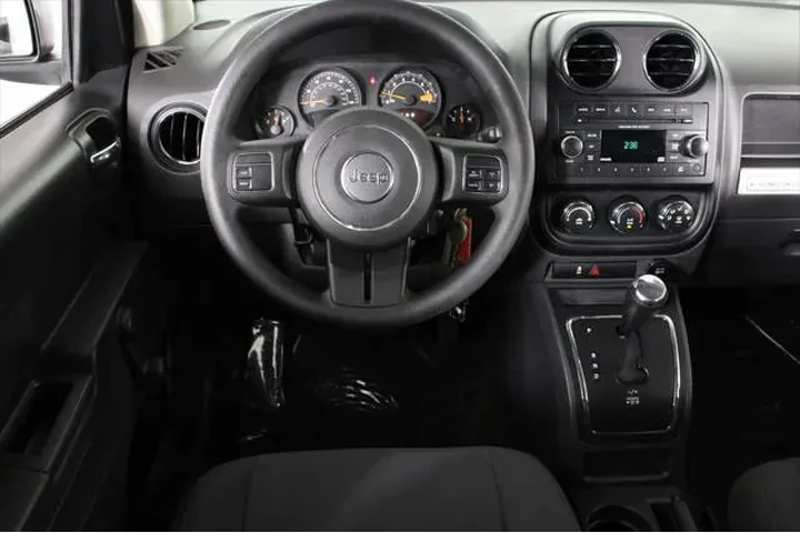 $12520 : Jeep Compass 2017 4X4 Sport image 4
