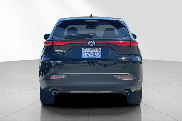 $29998 : Toyota Venza 2023 AWD LE 4dr image 2