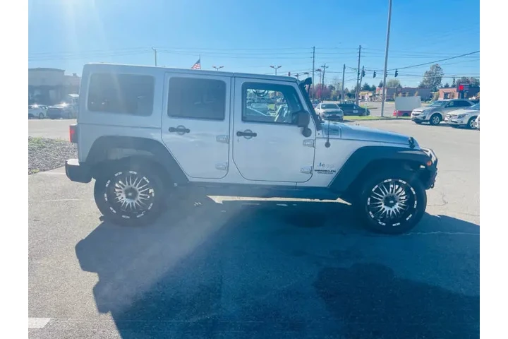 $8999 : 2011 Wrangler Unlimited Sahara image 8