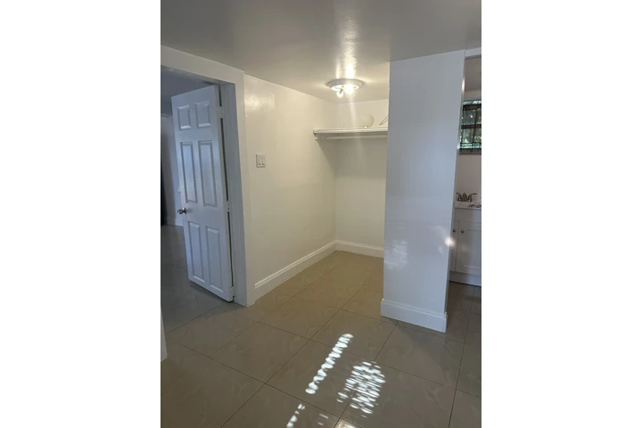 $1700 : Renta apt /  un cuarto image 4