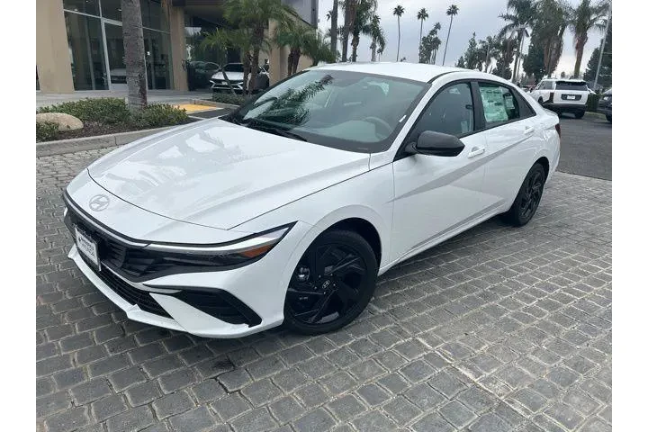 $27795 : Hyundai ELANTRA Hybrid 2026 image 2