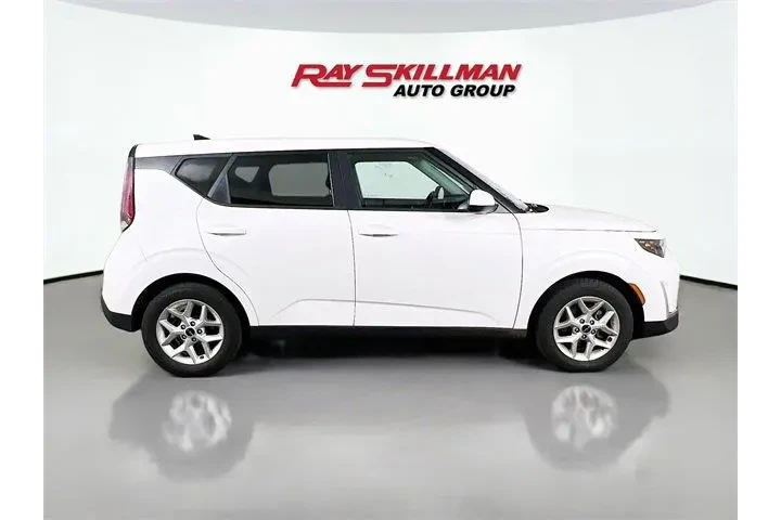 $18975 : Kia Soul 2023 LX 4dr Crossov image 8