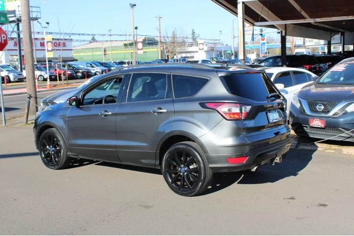 $9995 : 2017 Escape Titanium 4WD image 2