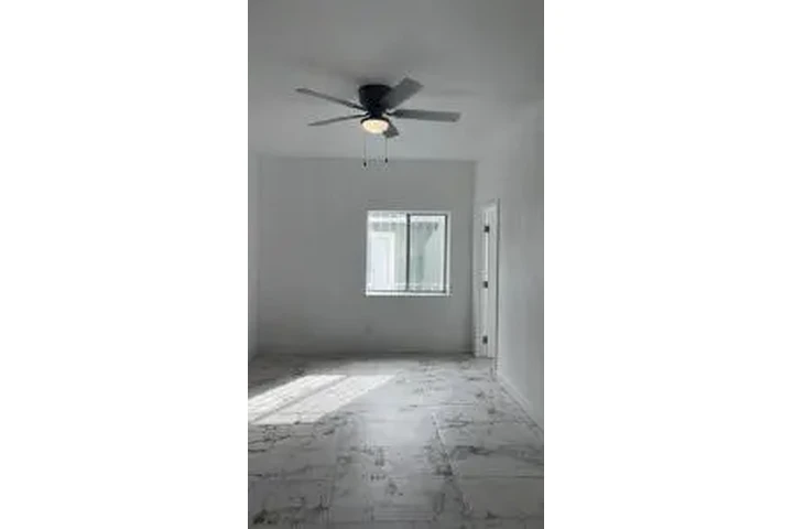 $3800 : Casa Remodelada! 5-Rec/2-Ba image 5