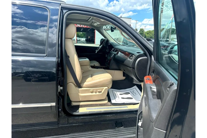 $8980 : 2013 Suburban 4WD 4dr 1500 LTZ image 9