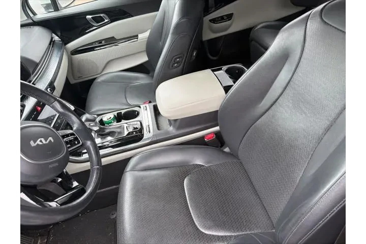 $29191 : Kia Carnival 2022 SX Prestig image 7