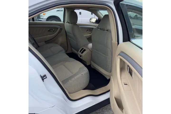 2018 Taurus SEL image 9