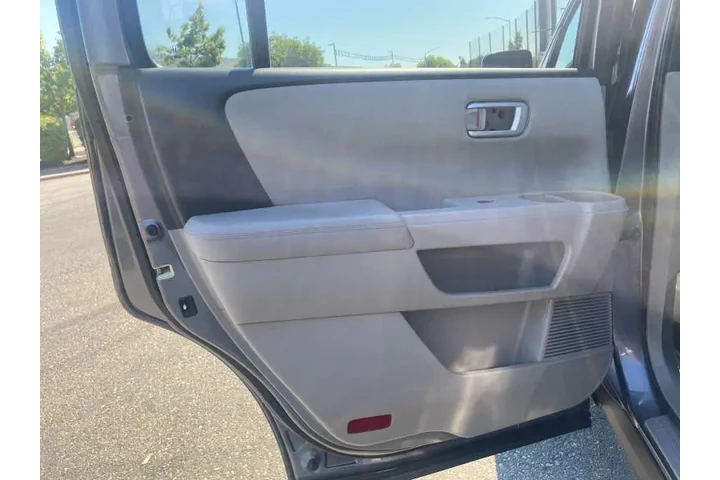 $10995 : 2014 Pilot LX image 9