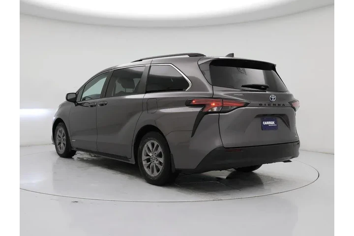 $31998 : Toyota Sienna 2021 LE 8-Pass image 2
